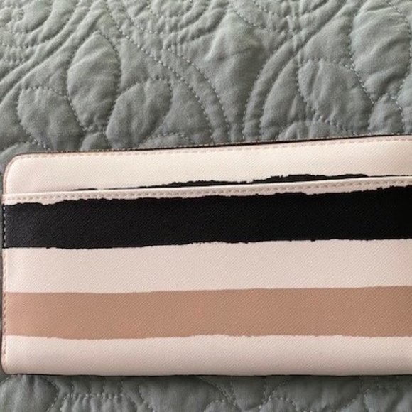 Kate Spade Neda Wallet - NWT - Picture 2 of 3